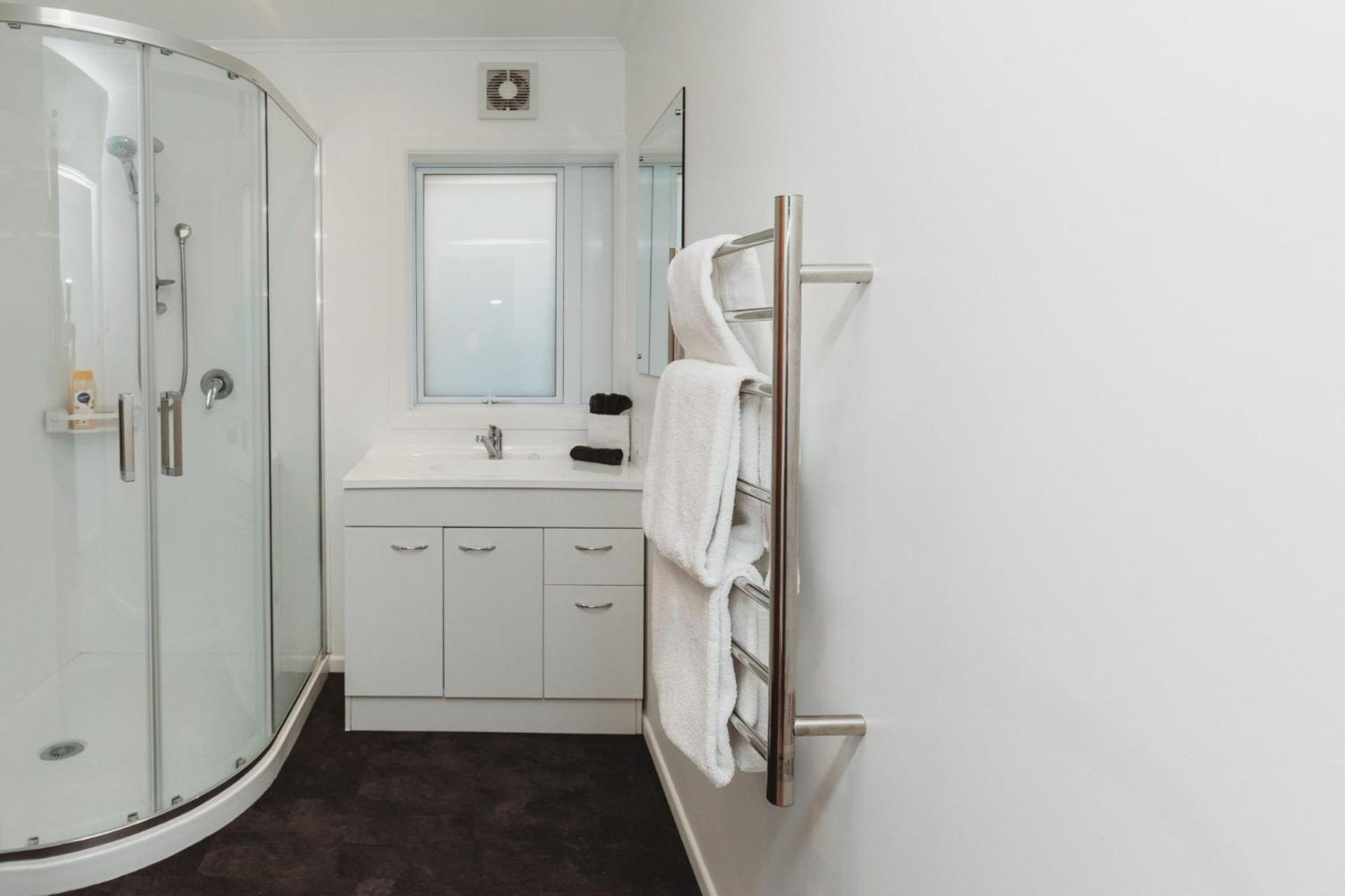 Wow On Wanaka Bay Apartment New Plymouth Bagian luar foto