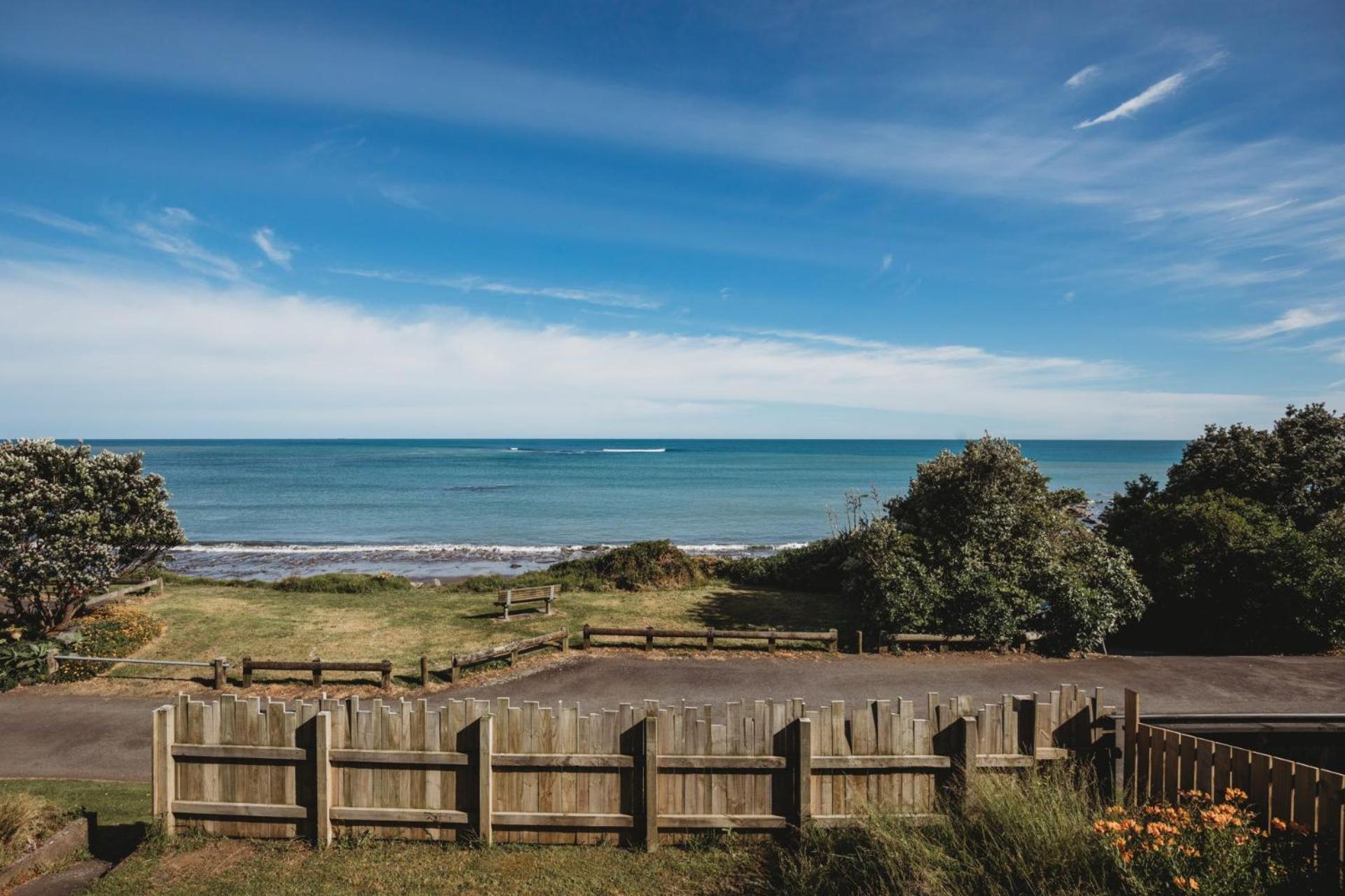 Wow On Wanaka Bay Apartment New Plymouth Bagian luar foto