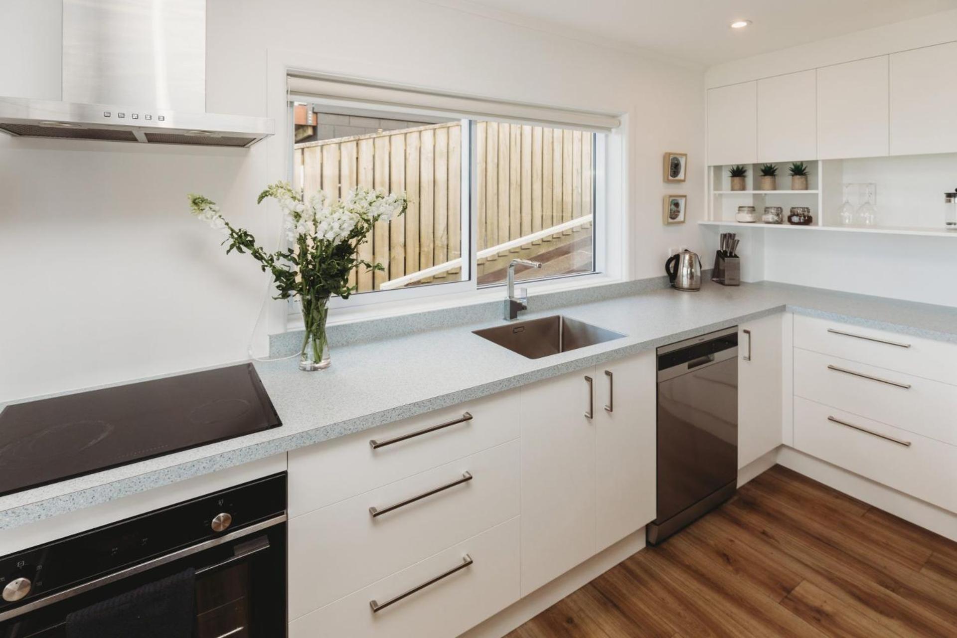 Wow On Wanaka Bay Apartment New Plymouth Bagian luar foto
