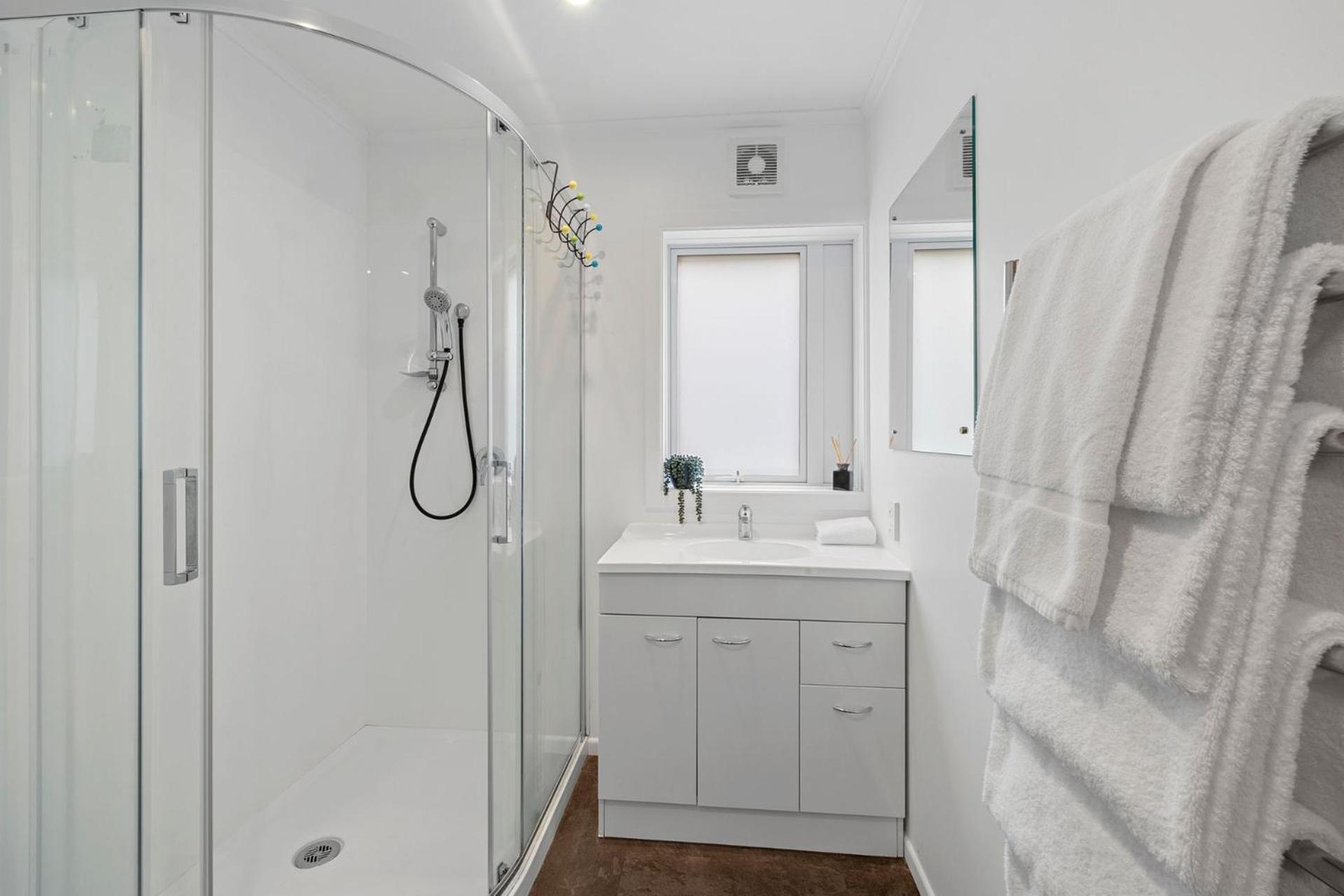 Wow On Wanaka Bay Apartment New Plymouth Bagian luar foto