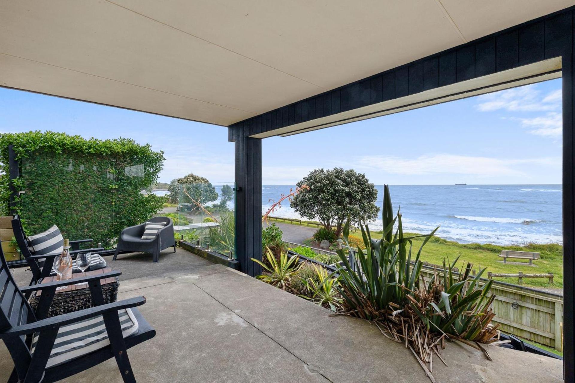 Wow On Wanaka Bay Apartment New Plymouth Bagian luar foto