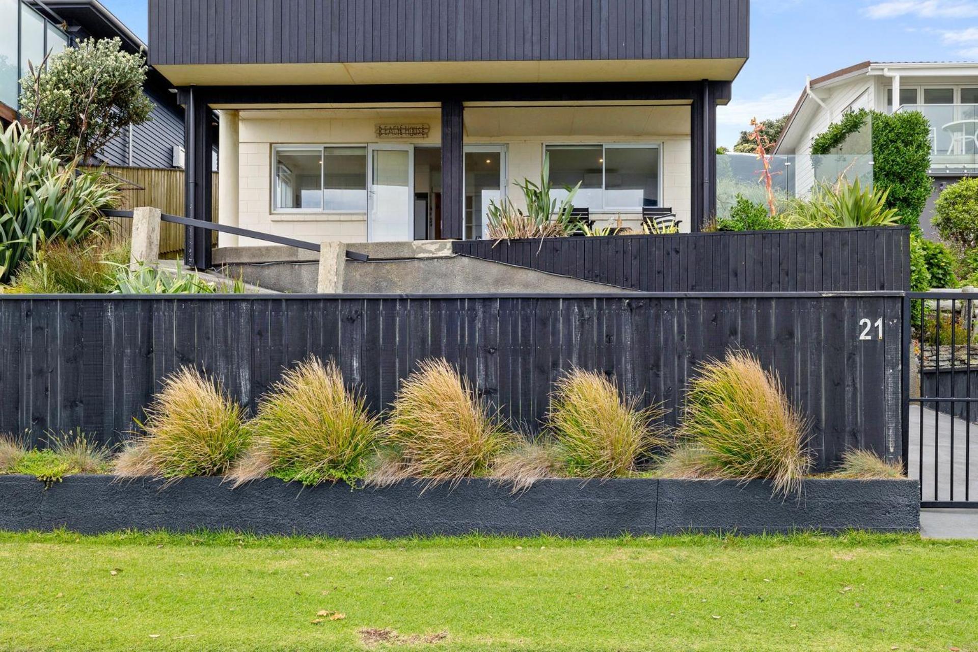 Wow On Wanaka Bay Apartment New Plymouth Bagian luar foto